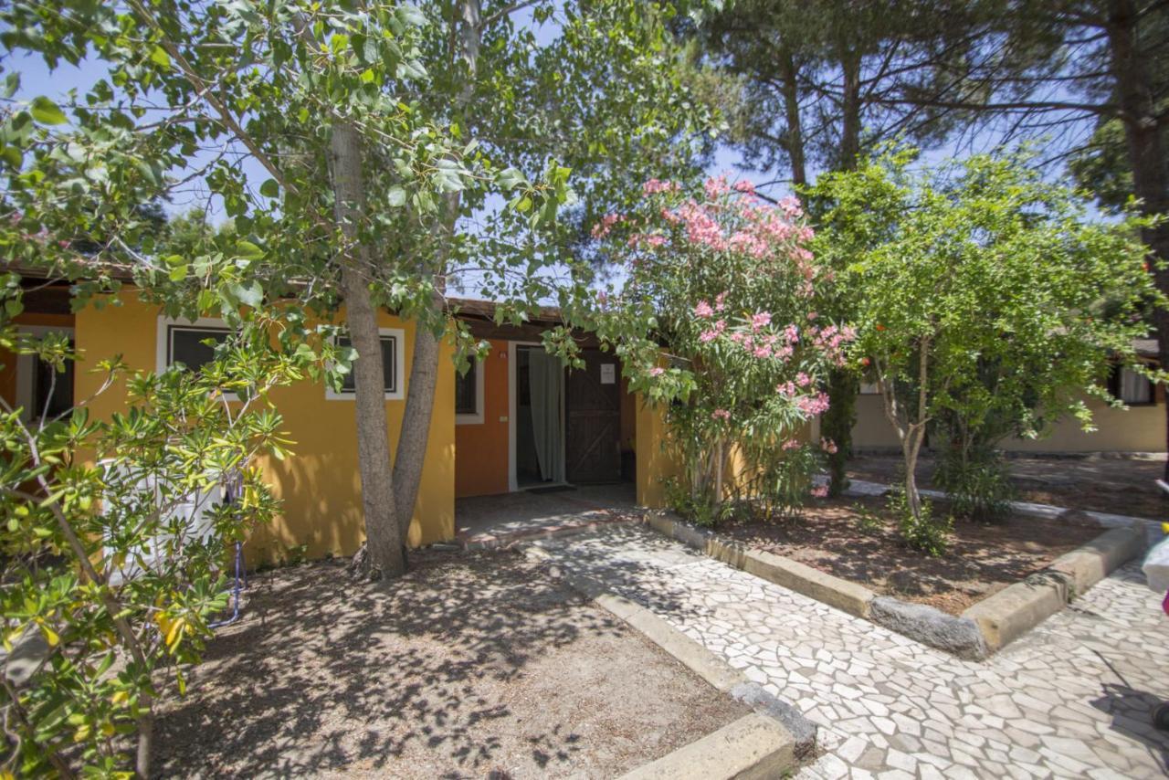 Campeggio Villaggio Sos Flores Тортолі Екстер'єр фото